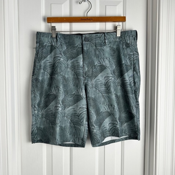 Tommy Bahama Men's On Par Vine Line IslandZone 9-Inch Shorts EUC - Picture 4 of 8